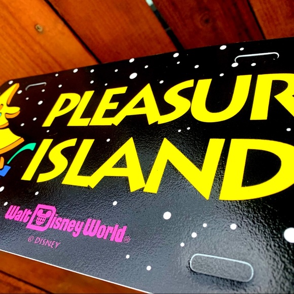 Disney’s Pleasure Island License Plate Decal (original) - Picture 15 of 15